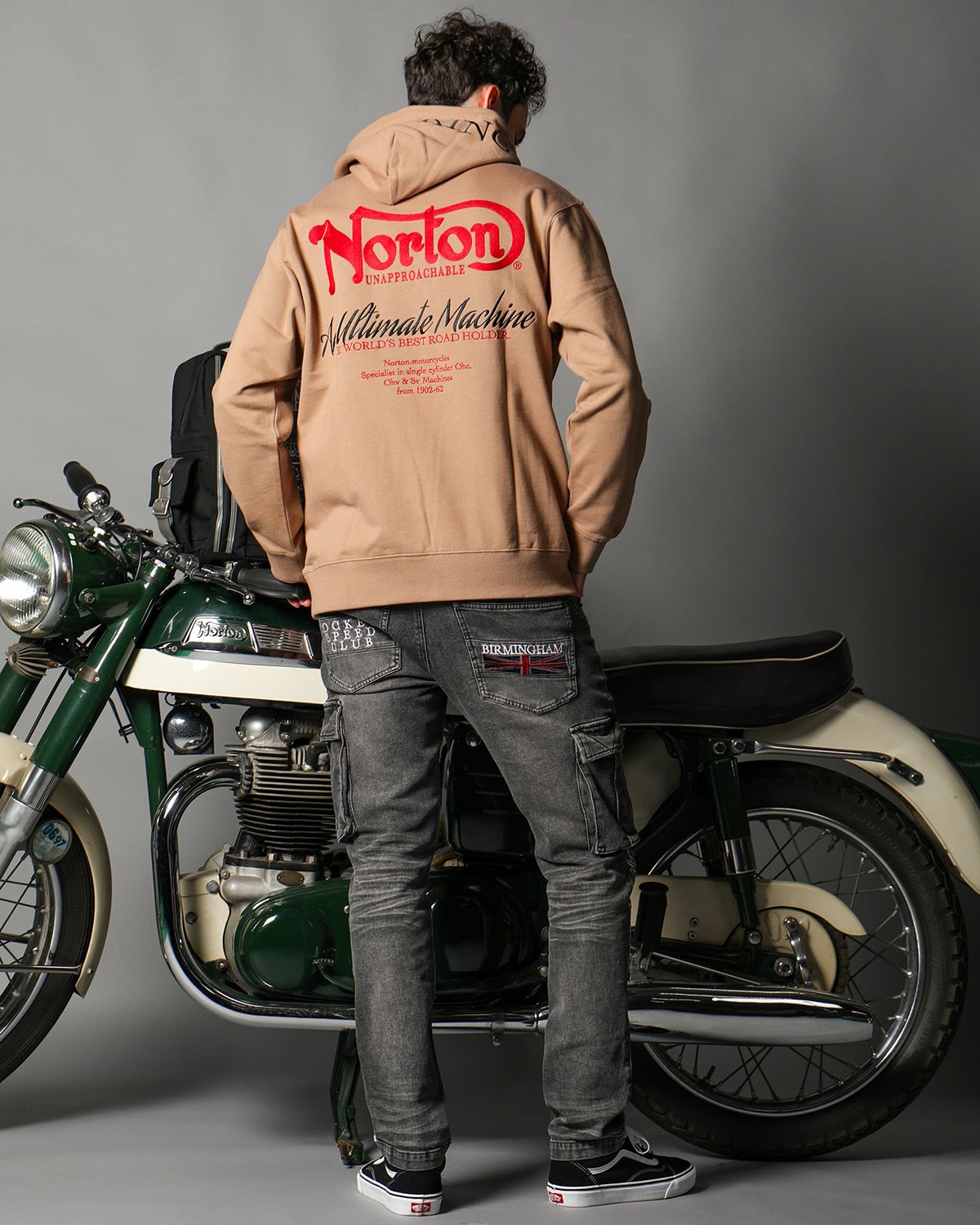 ベージュ:186cm(XLサイズ着用)