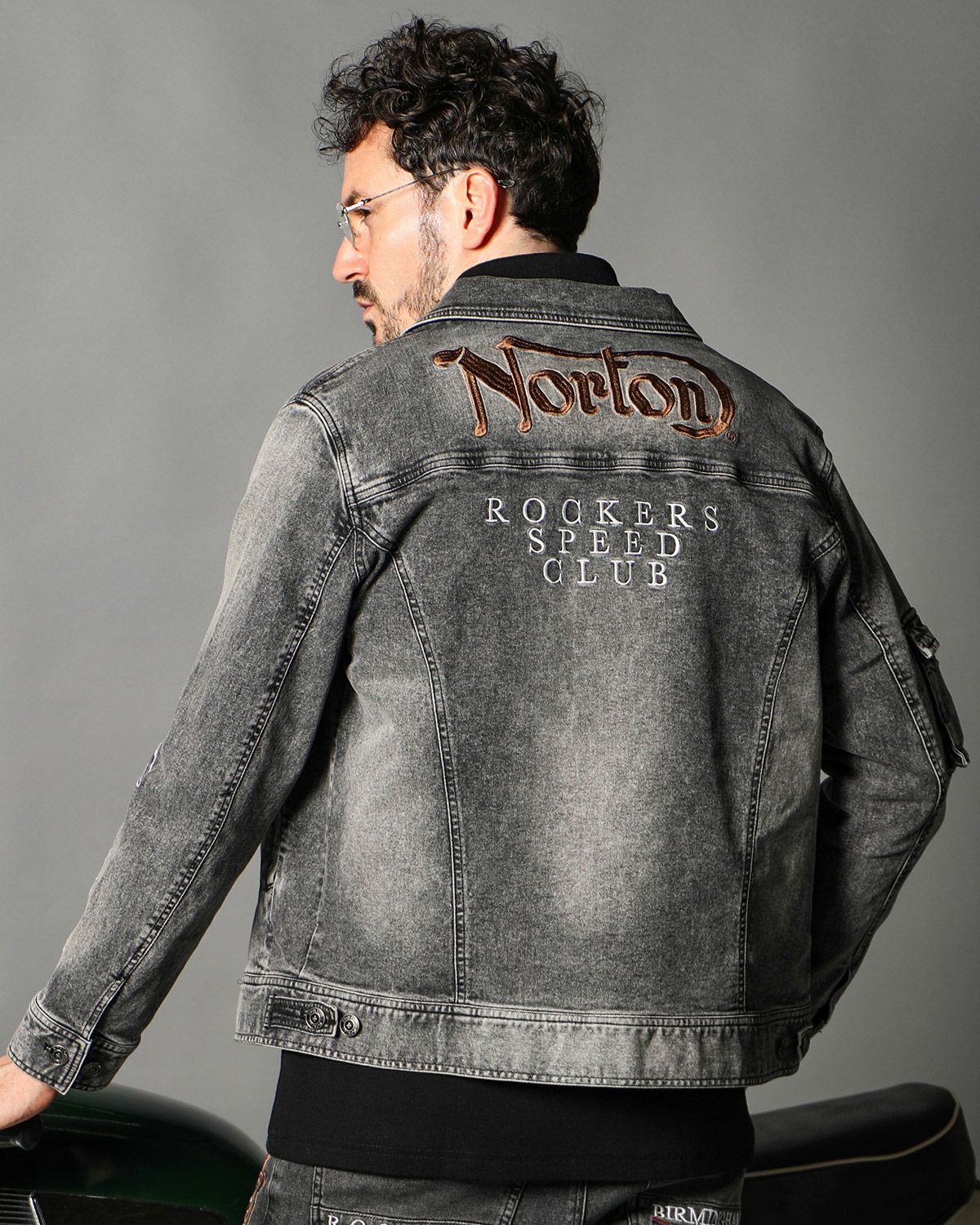 ブラック:186cm(Lサイズ着用)