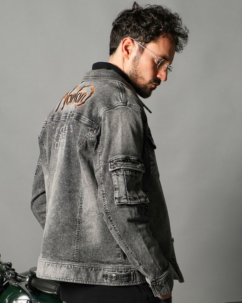 ブラック:186cm(Lサイズ着用)