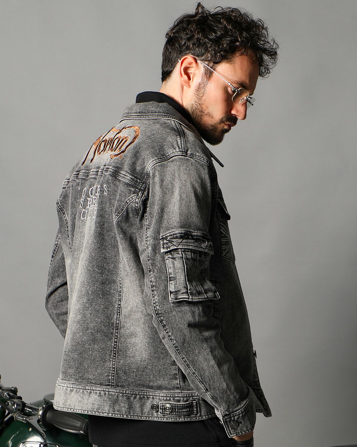 ブラック:186cm(Lサイズ着用)