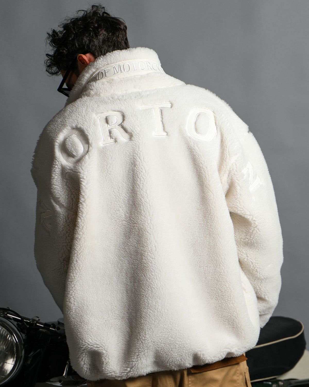 オフホワイト：186cm(XLサイズ着用)