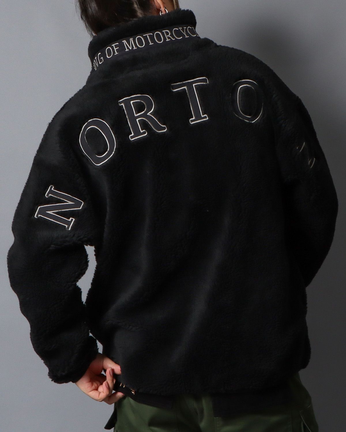 ブラック：178cm/75kg(Lサイズ着用)