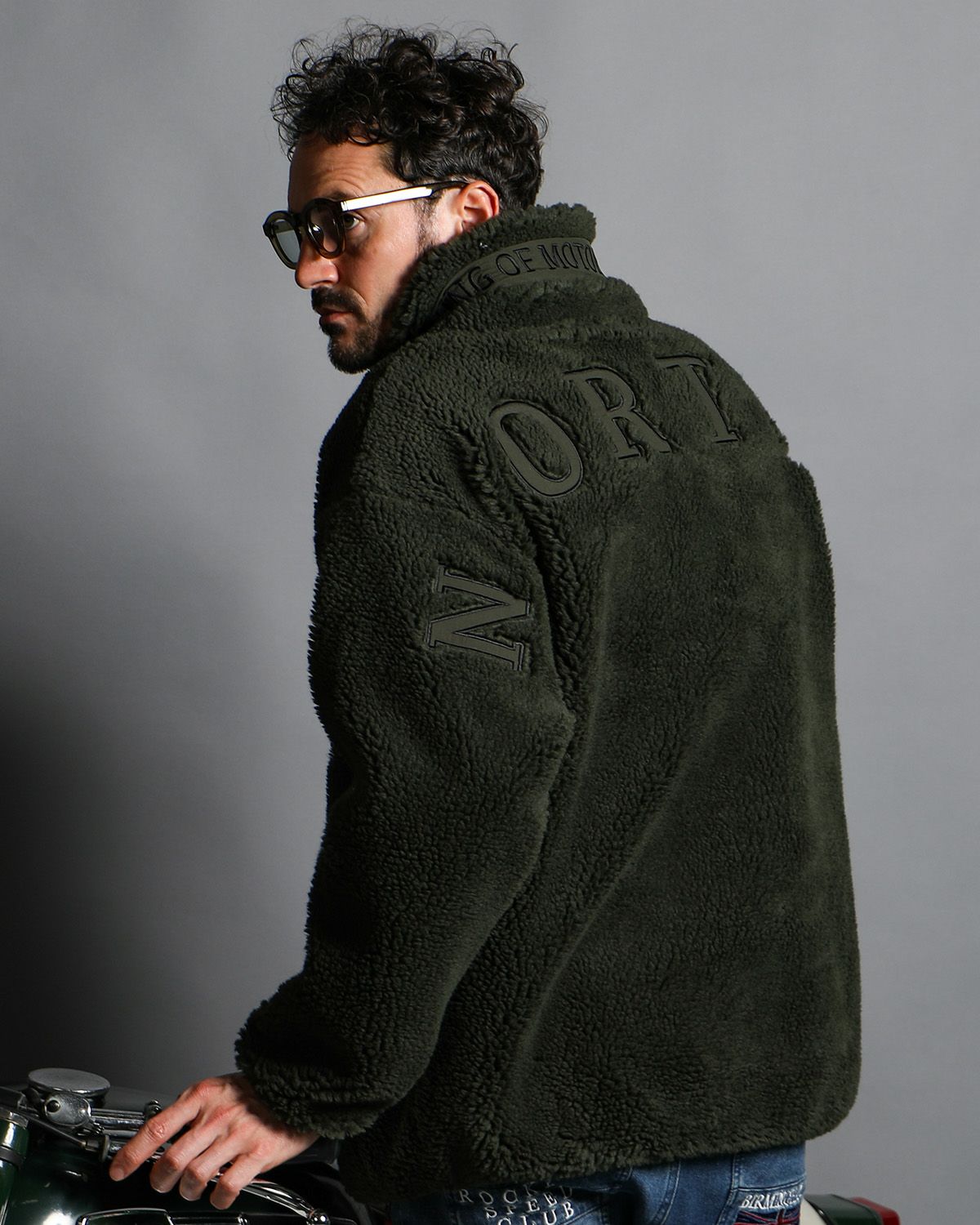 カーキ：186cm(XLサイズ着用)