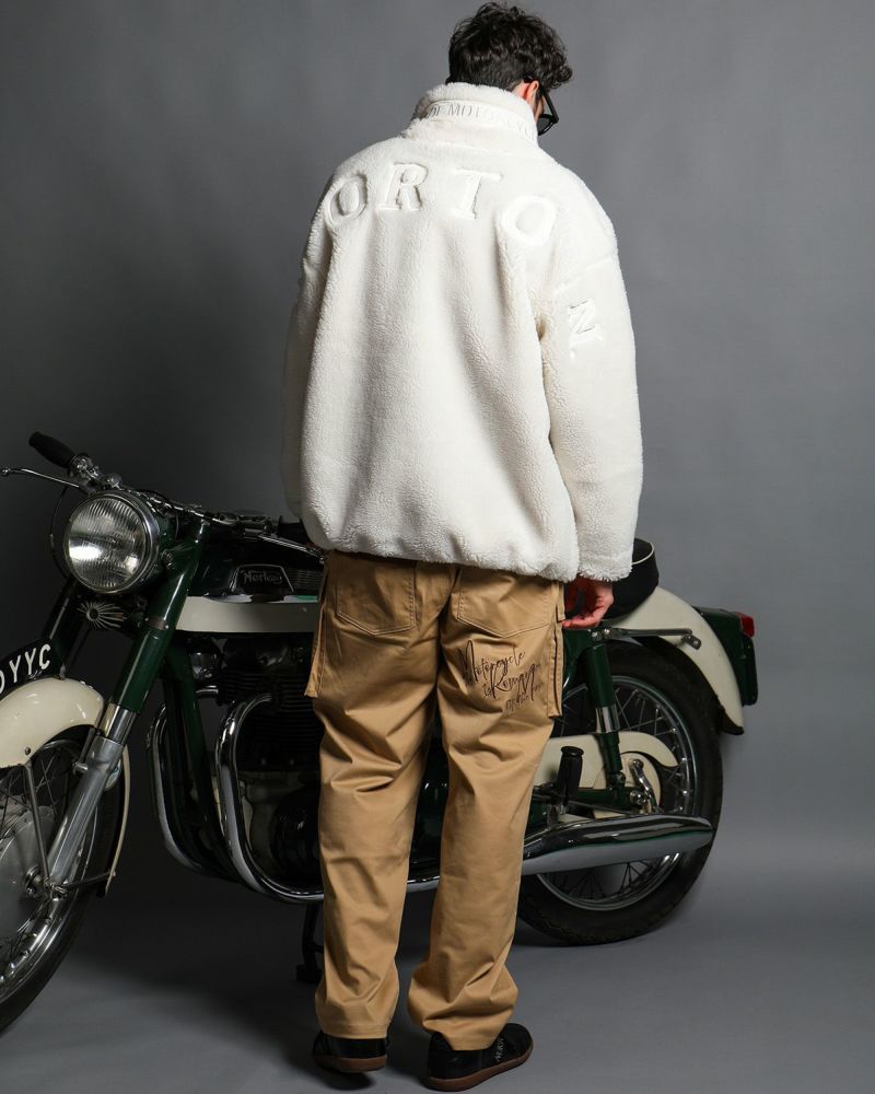 オフホワイト：186cm(XLサイズ着用)