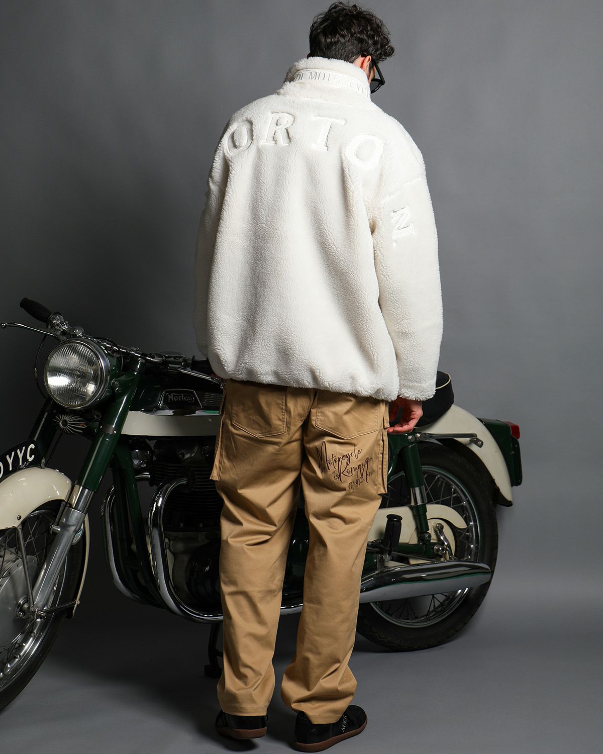 オフホワイト：186cm(XLサイズ着用)