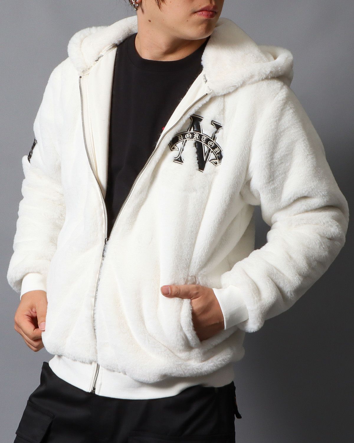 オフホワイト：178cm/75kg(Lサイズ着用)