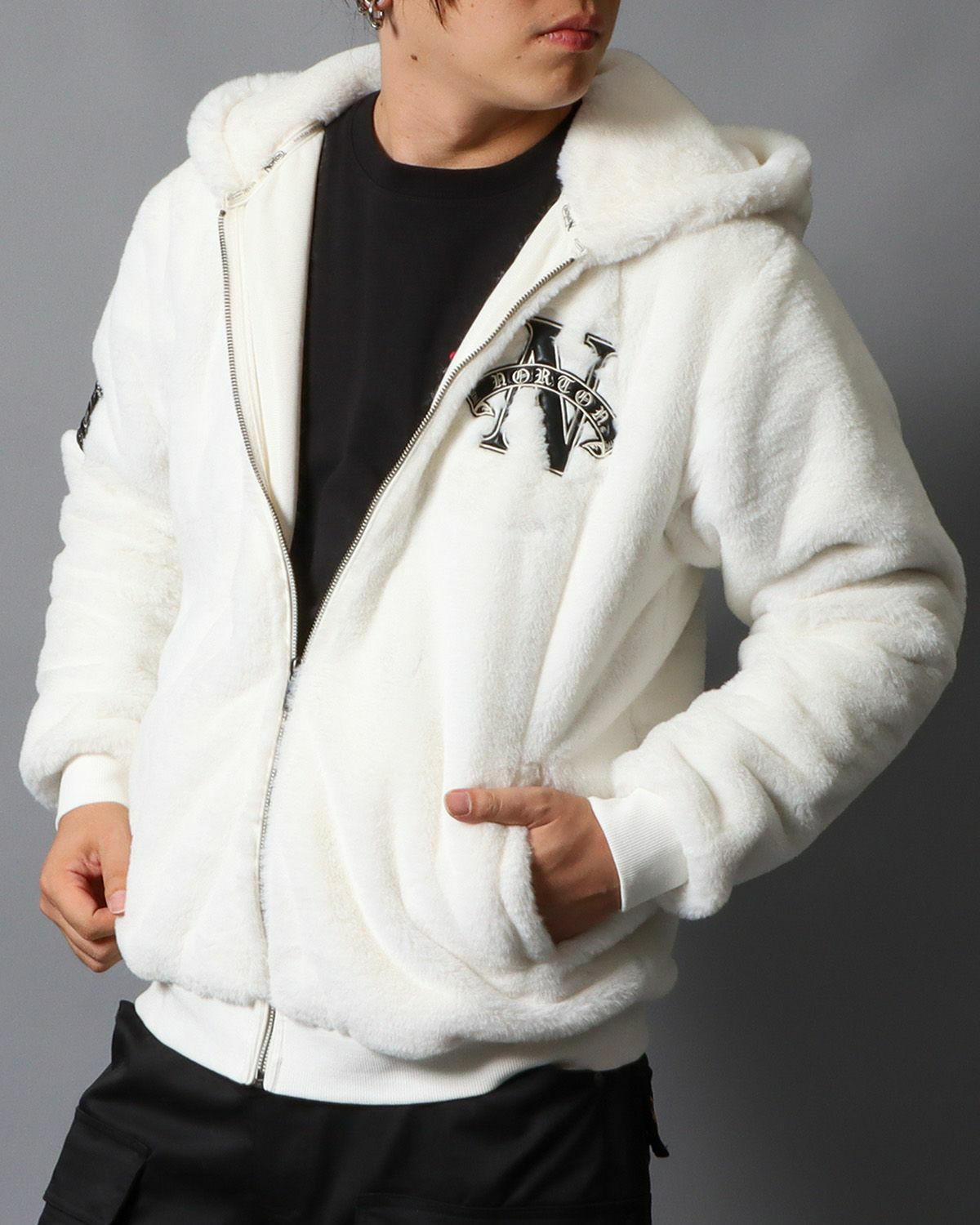 オフホワイト：178cm/75kg(Lサイズ着用)