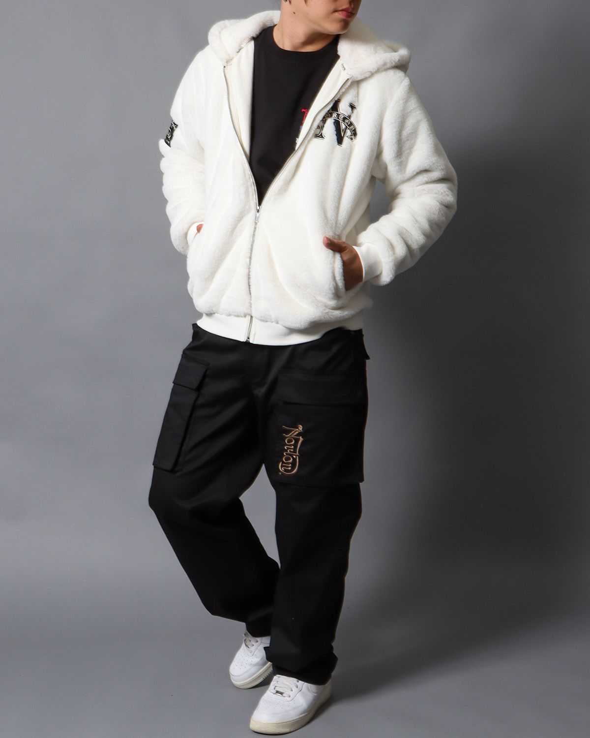 オフホワイト：178cm/75kg(Lサイズ着用)