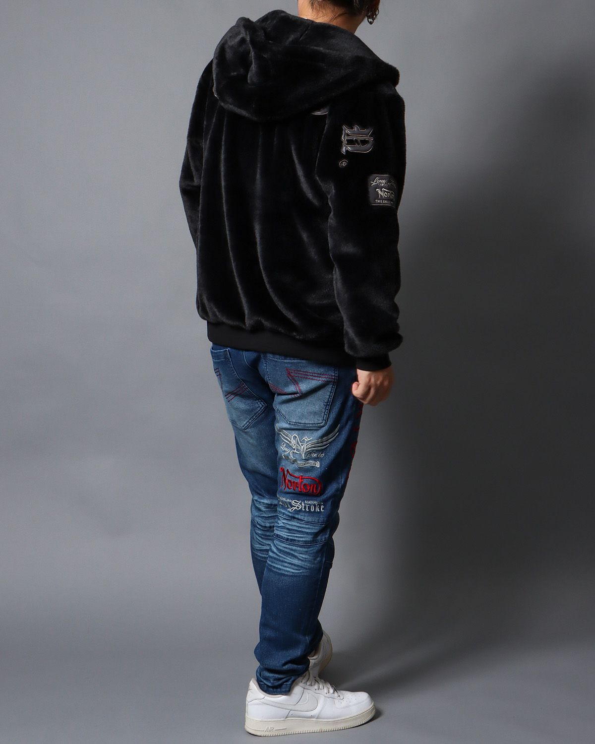 ブラック：178cm/75kg(Lサイズ着用)