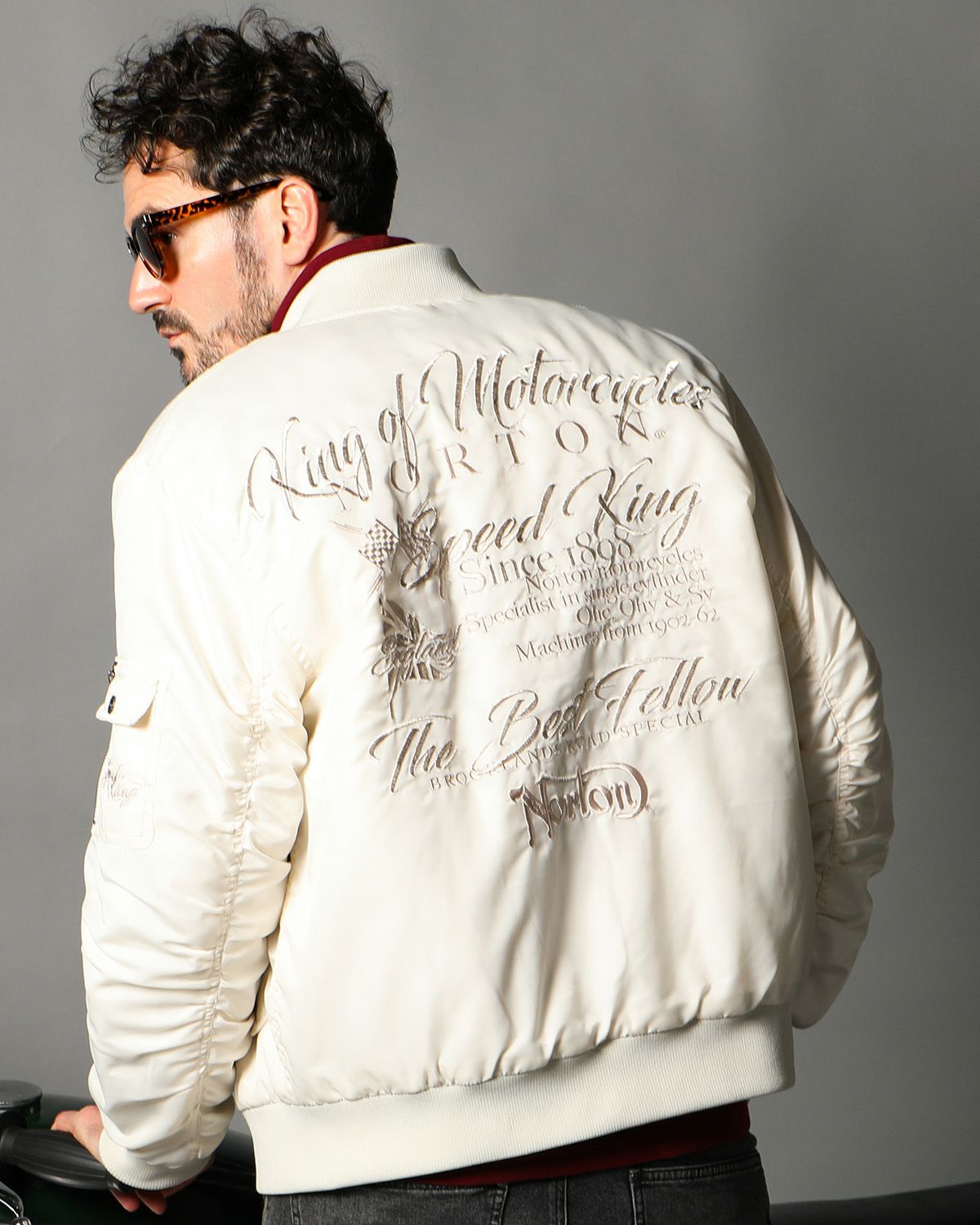 オフホワイト:186cm(Lサイズ着用)