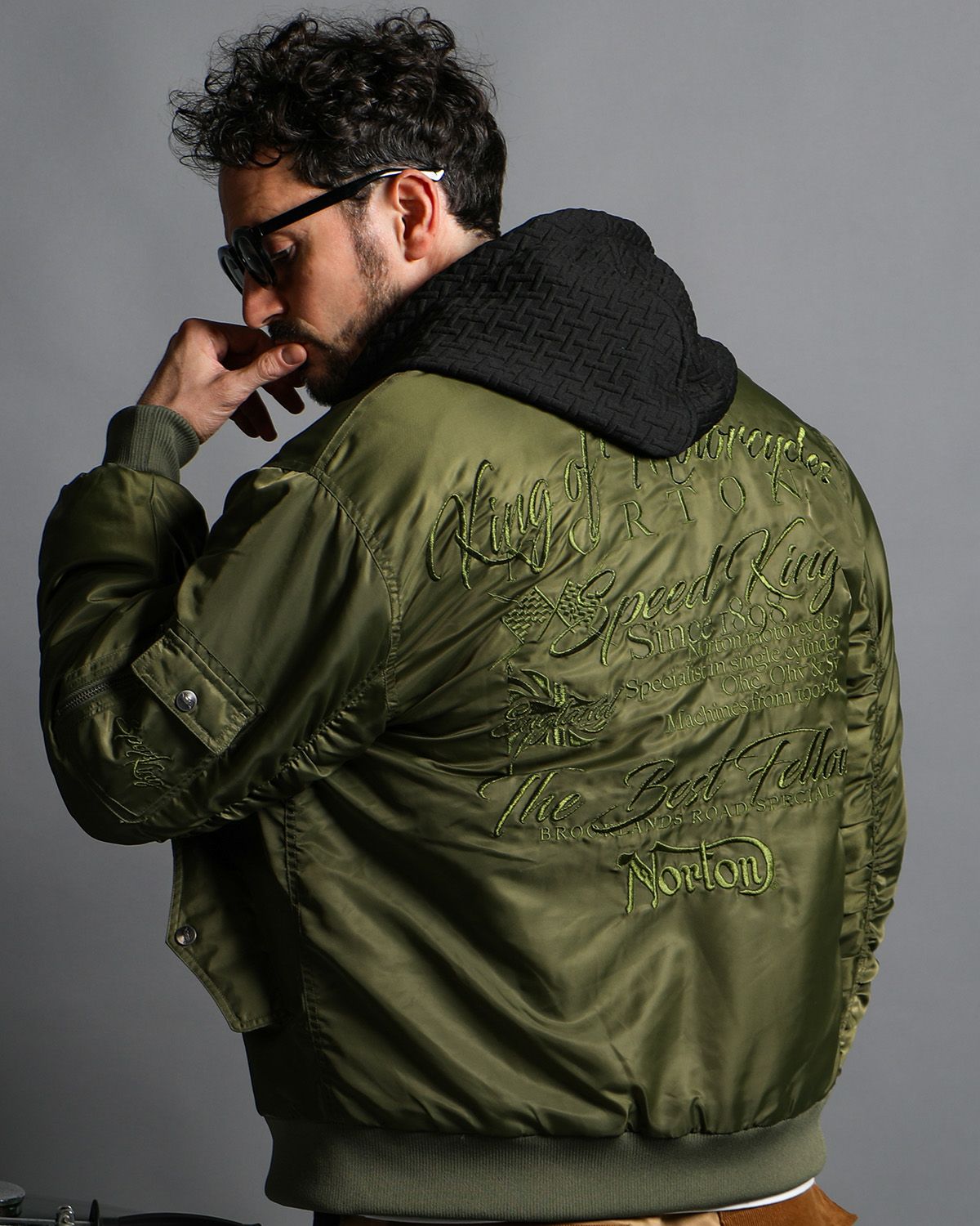 カーキ:186cm(Lサイズ着用)