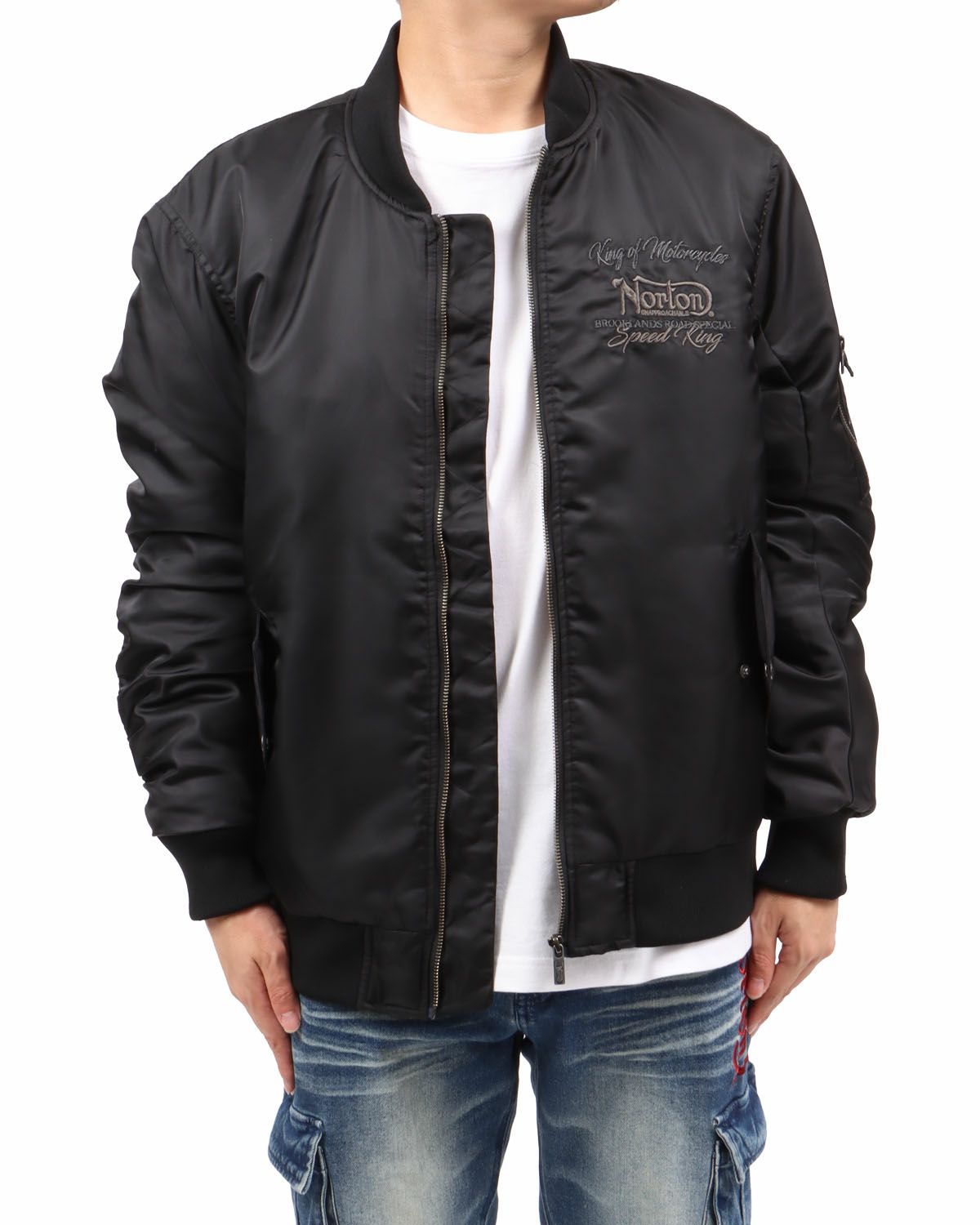 ブラック：173cm63kg(Lサイズ着用)