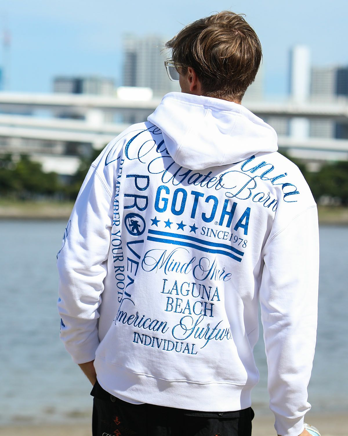 ホワイト：183cm/70kg(Lサイズ着用)