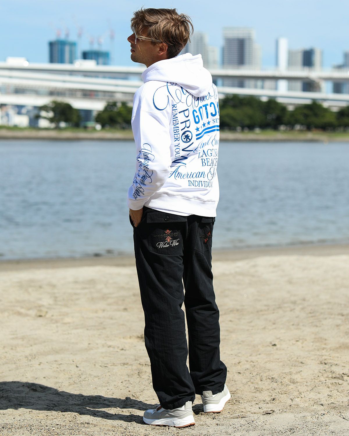 ホワイト：183cm/70kg(Lサイズ着用)