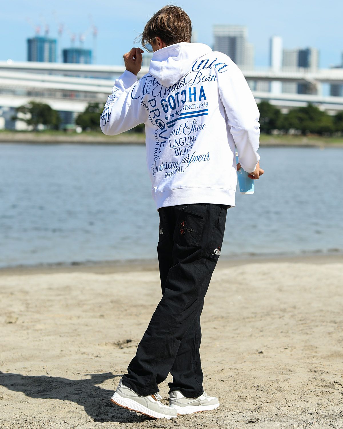 ホワイト：183cm/70kg(Lサイズ着用)