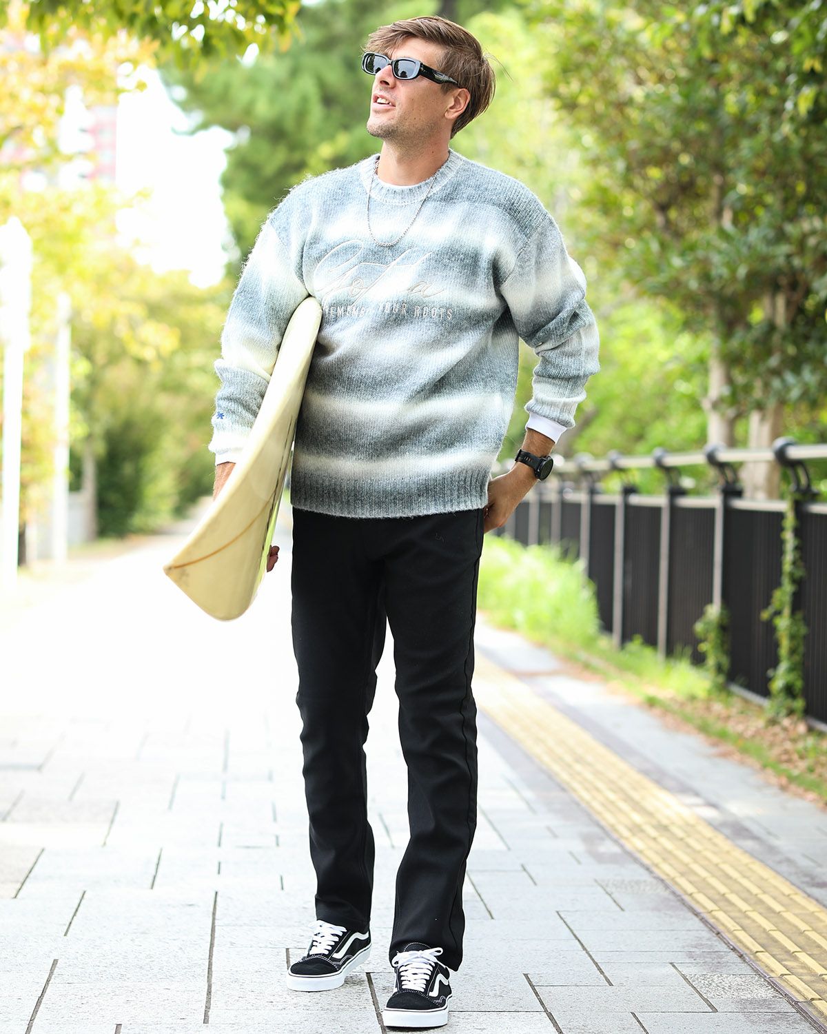 グレー：183cm/70kg(Lサイズ着用)