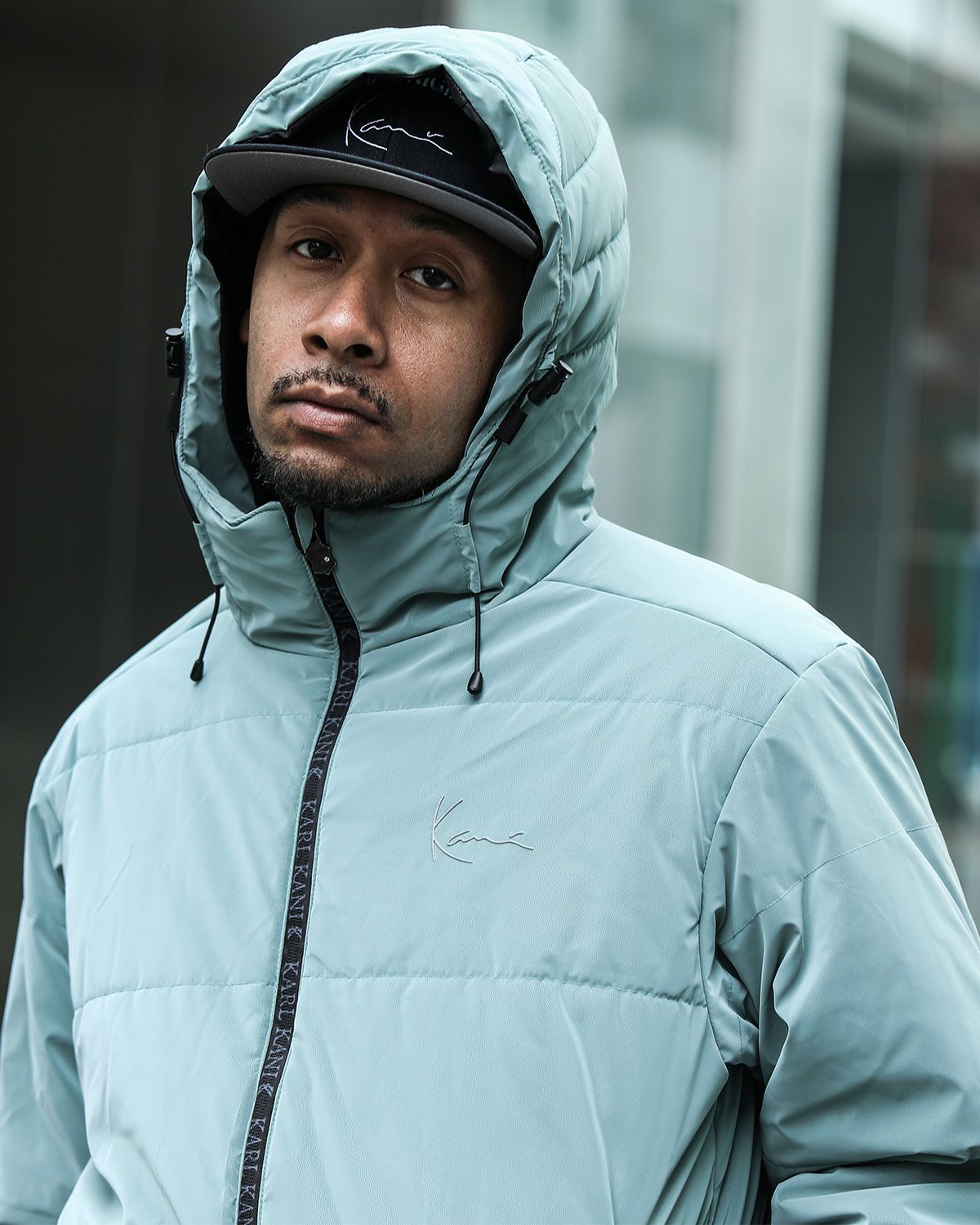 エメラルドグリーン：180cm(XLサイズ着用)