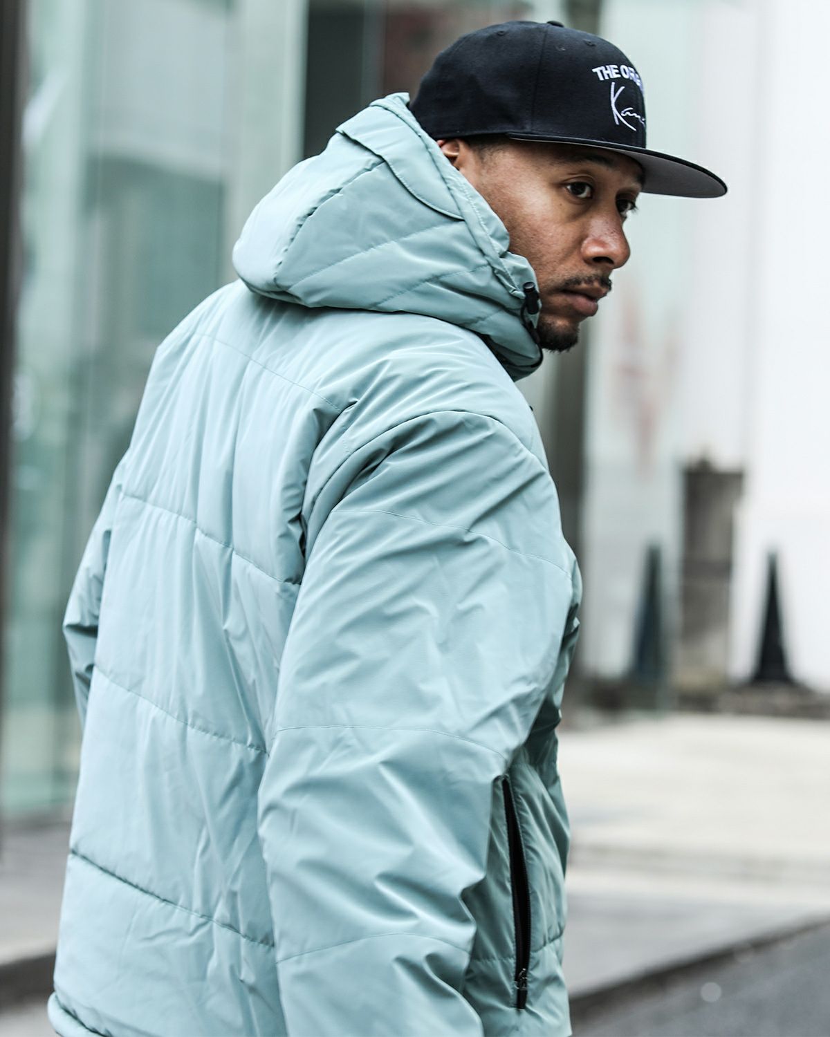 エメラルドグリーン：180cm(XLサイズ着用)