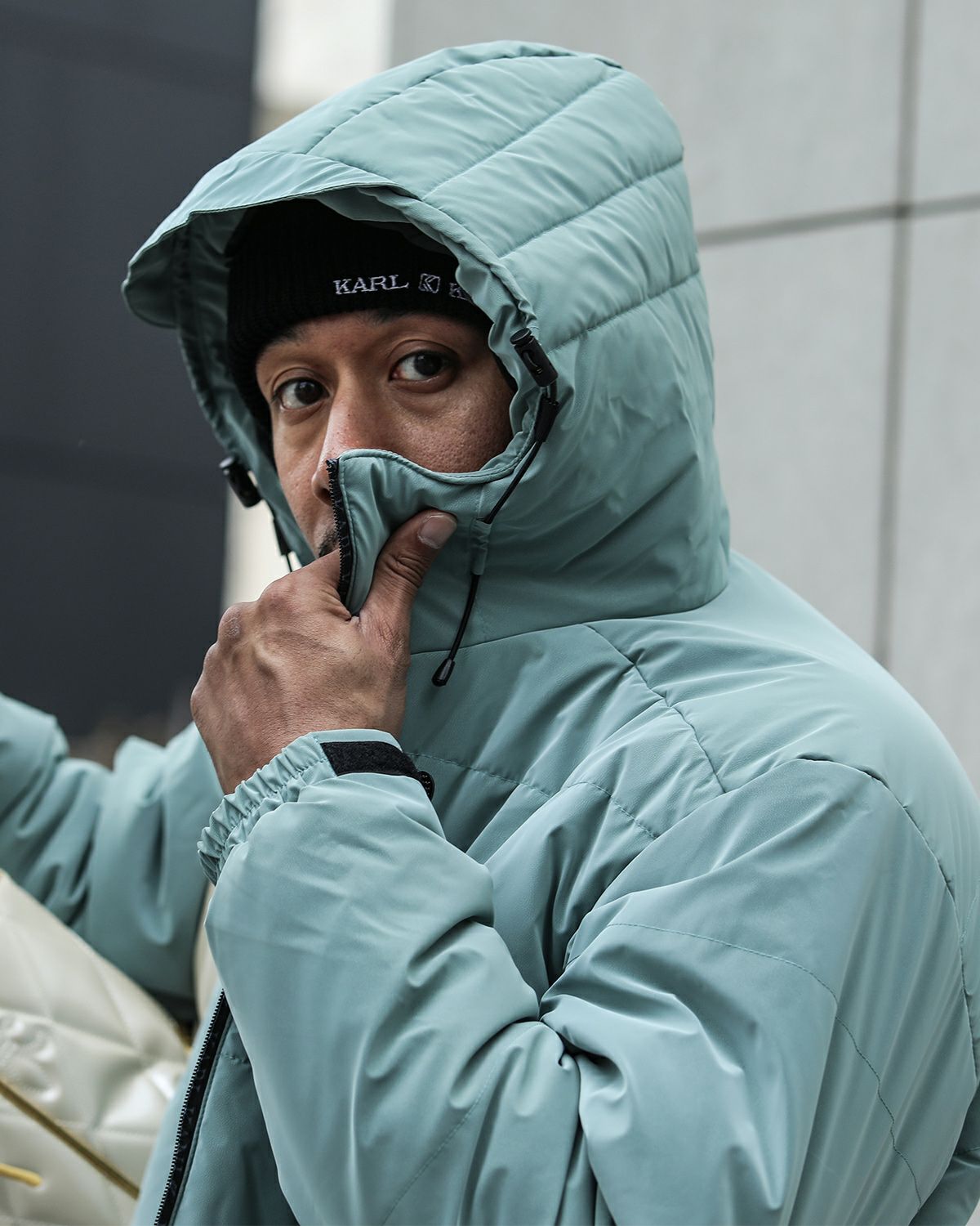 エメラルドグリーン：180cm(XLサイズ着用)