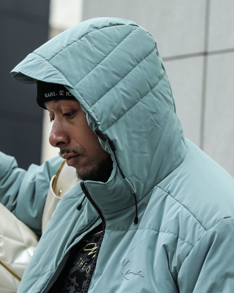 エメラルドグリーン：180cm(XLサイズ着用)