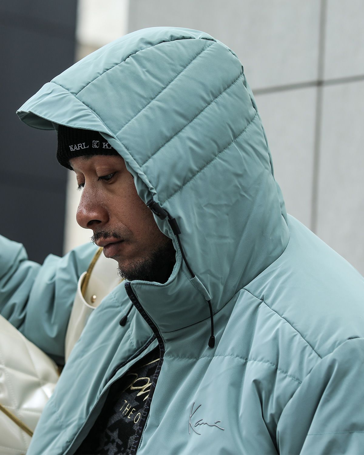 エメラルドグリーン：180cm(XLサイズ着用)