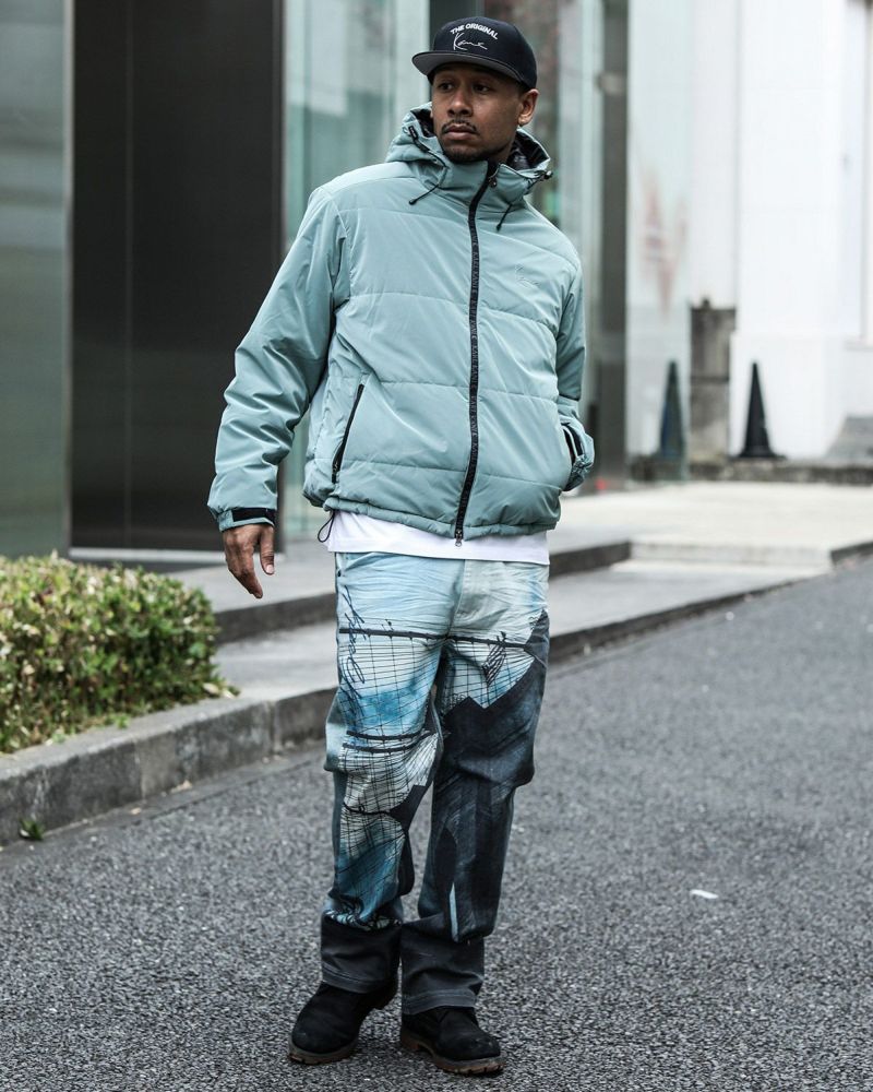 エメラルドグリーン：180cm(XLサイズ着用)