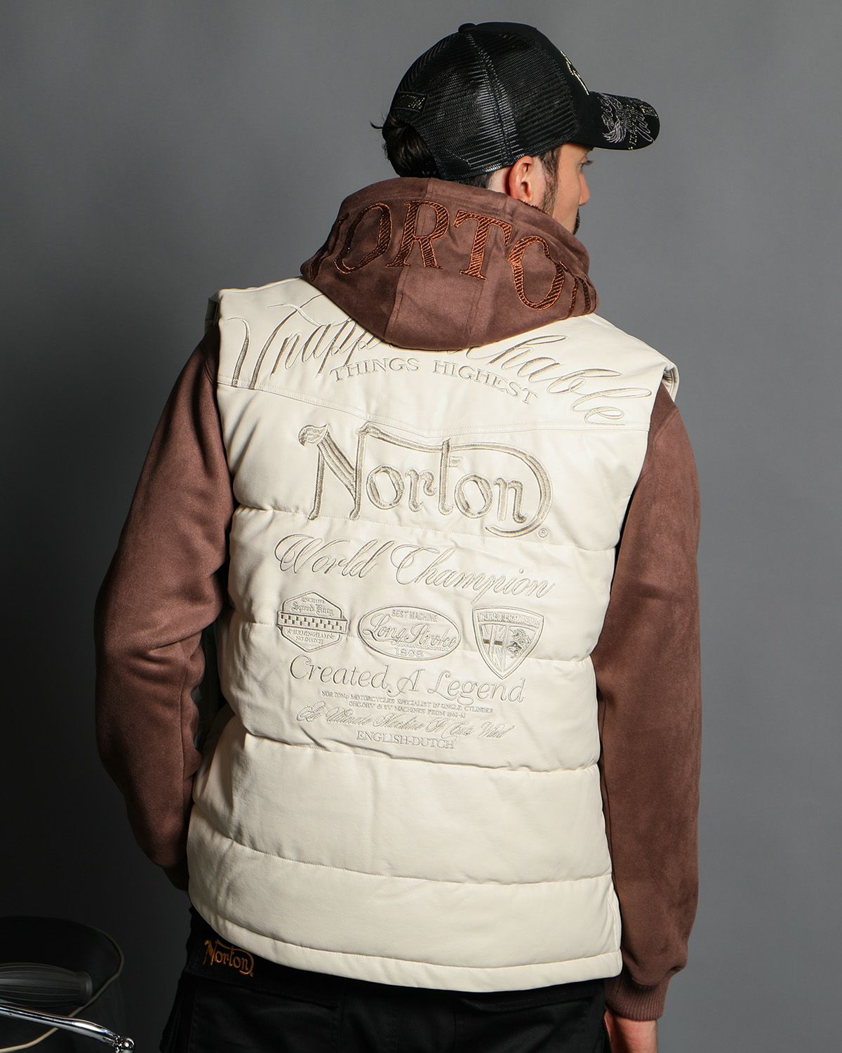 オフホワイト:186cm(XLサイズ着用)