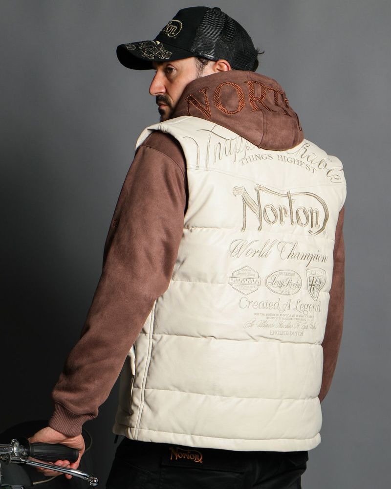 オフホワイト:186cm(XLサイズ着用)