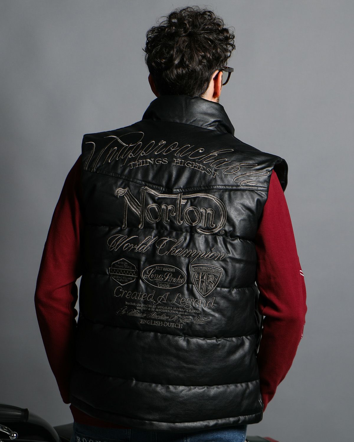 ブラック:186cm(XLサイズ着用)