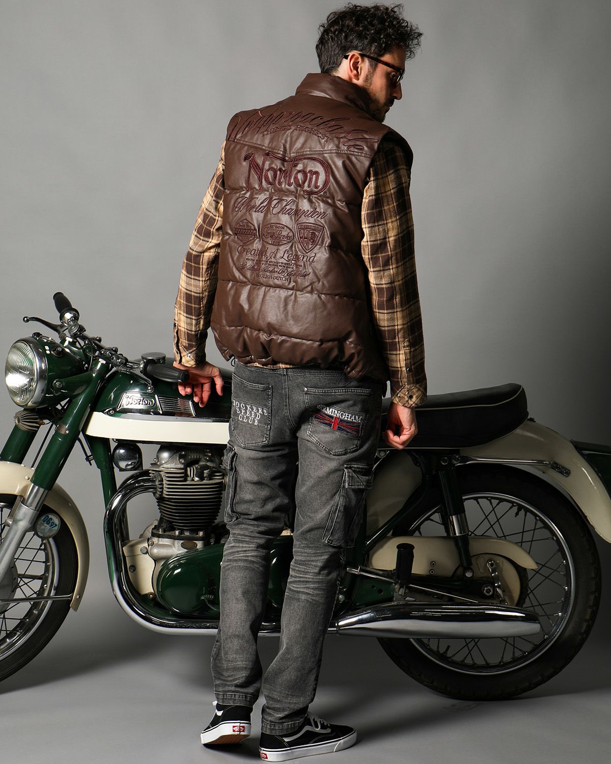 ダークブラウン:186cm(XLサイズ着用)