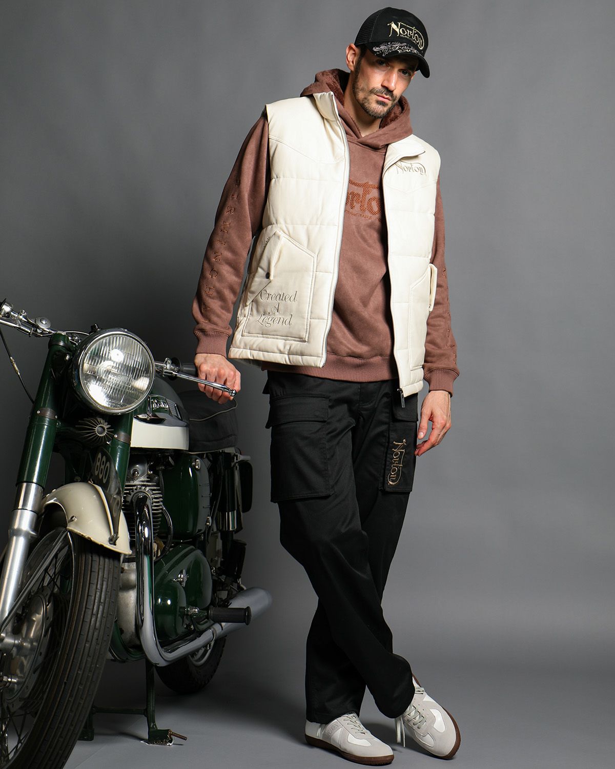 オフホワイト:186cm(XLサイズ着用)