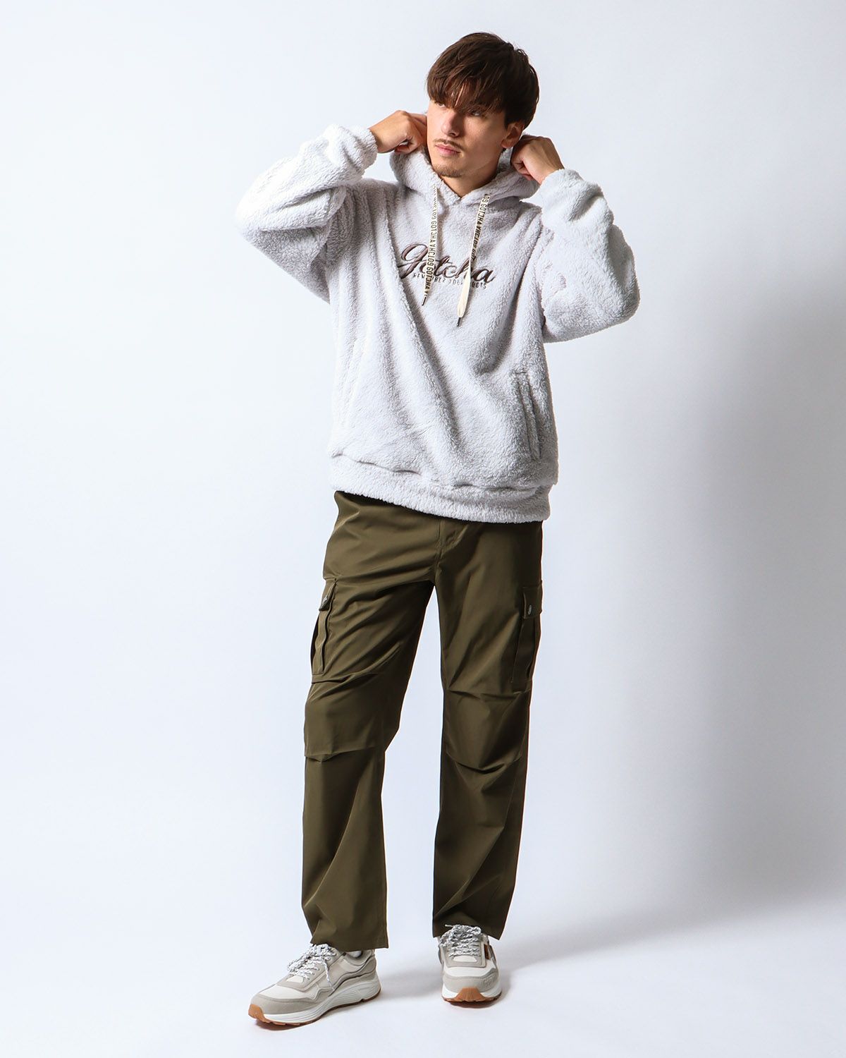 グレー：180cm/70kg(Lサイズ着用)