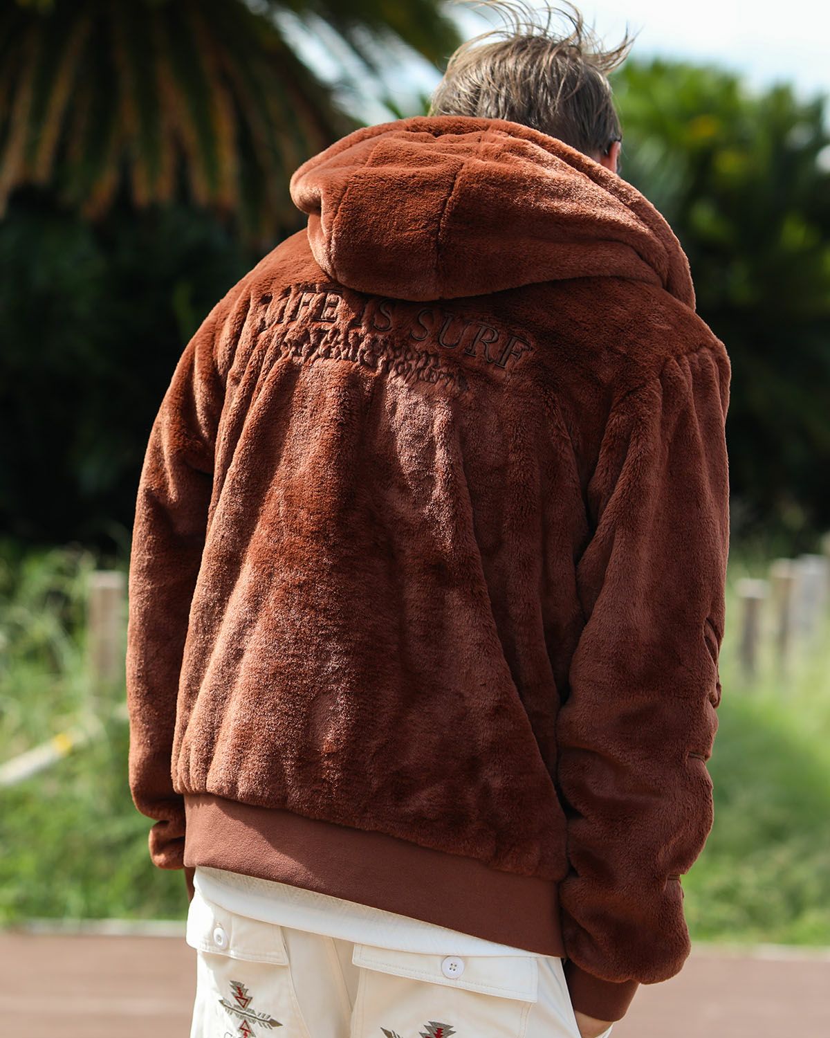 チョコレート：183cm/70kg(Lサイズ着用)