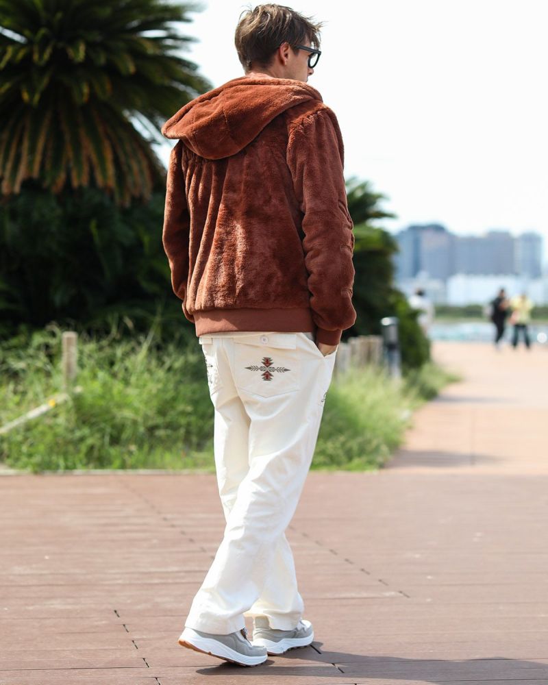 チョコレート：183cm/70kg(Lサイズ着用)