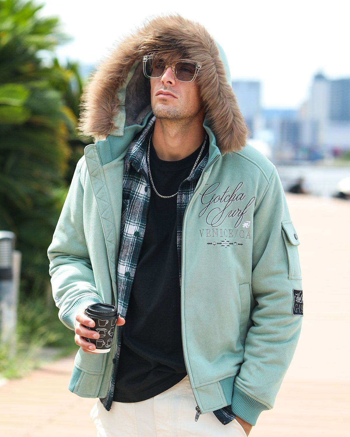 グリーングレー：183cm/70kg(Lサイズ着用)