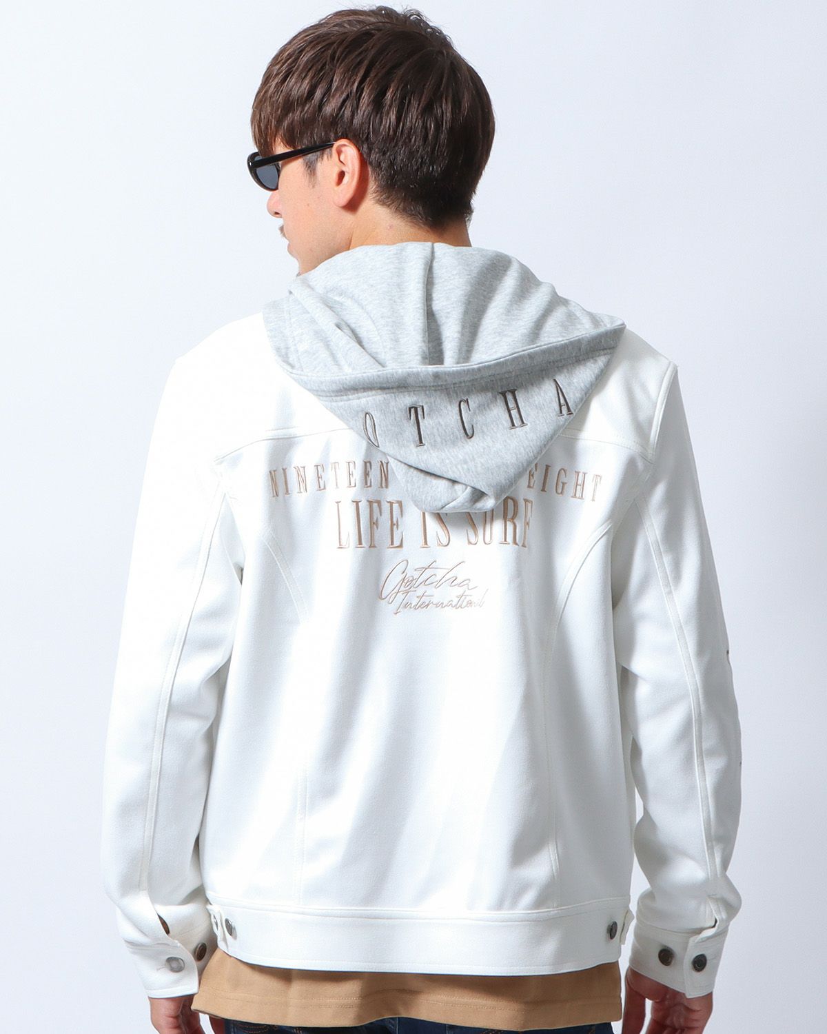 オフホワイト：180cm/70kg(Lサイズ着用)