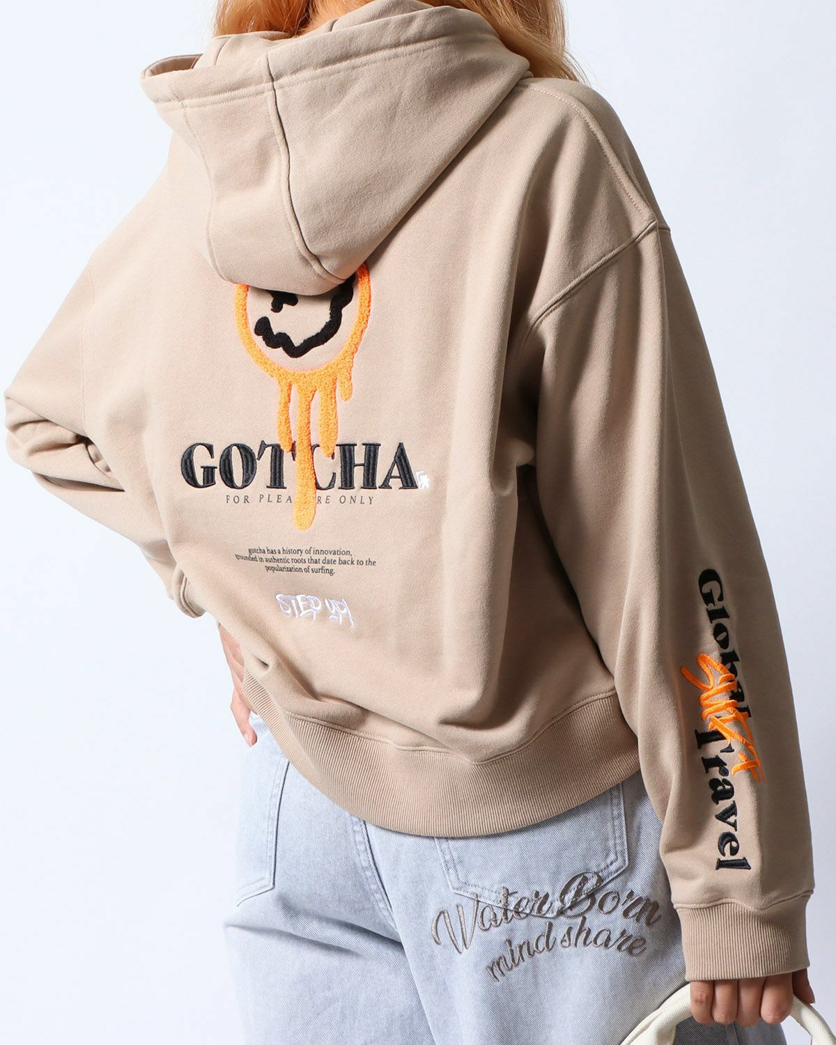 ベージュ：167cm(Lサイズ着用)