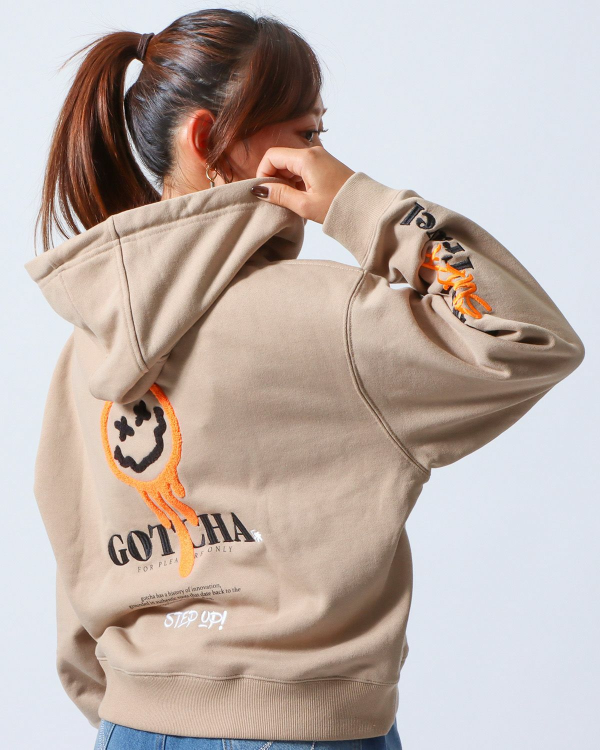 ベージュ：154cm(Mサイズ着用)