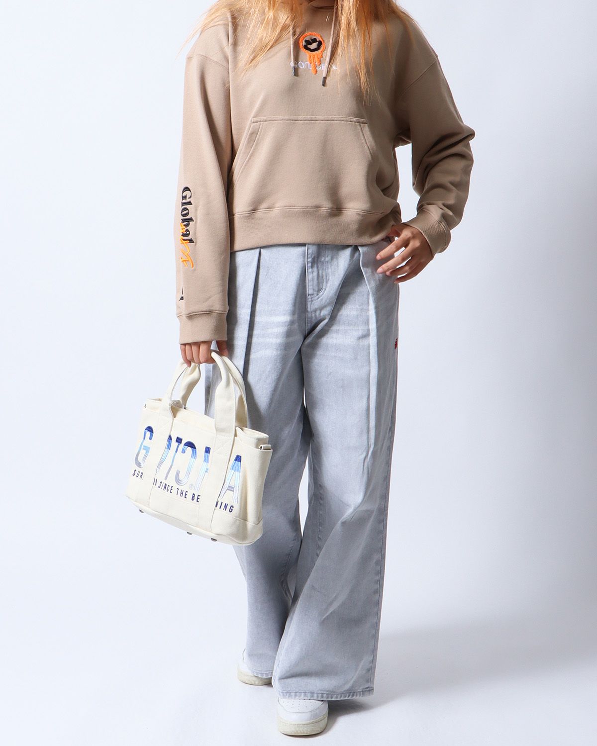 ベージュ：167cm(Lサイズ着用)