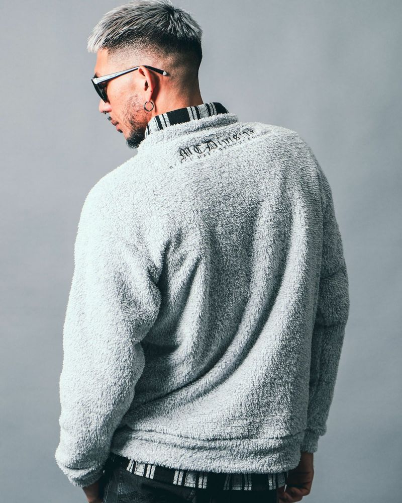 ホワイト:183cm(XLサイズ着用)