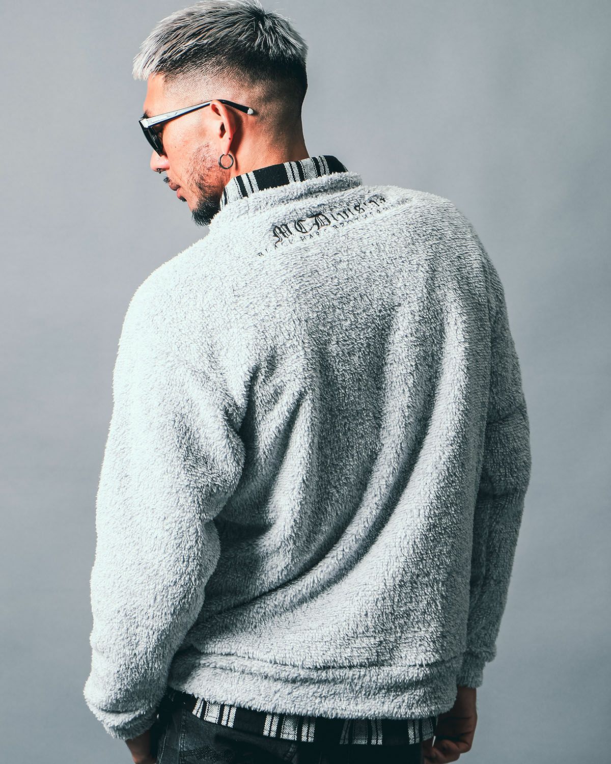 ホワイト:183cm(XLサイズ着用)