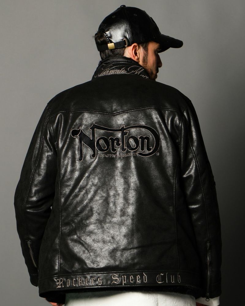 ブラック:186cm(XLサイズ着用)