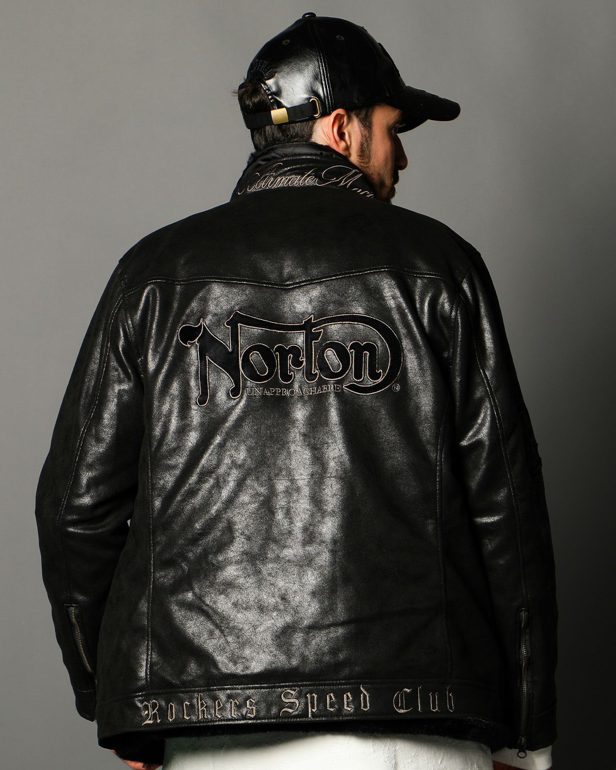 ブラック:186cm(XLサイズ着用)