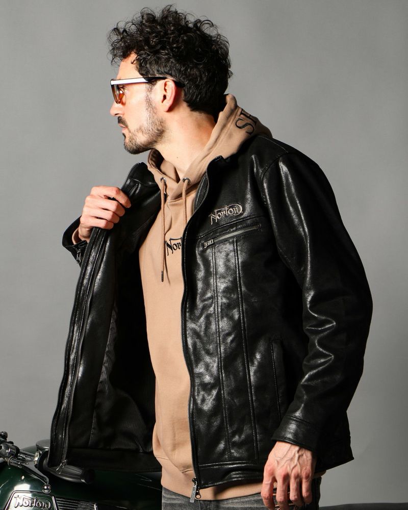 ブラック:186cm(XLサイズ着用) べスト無しVer