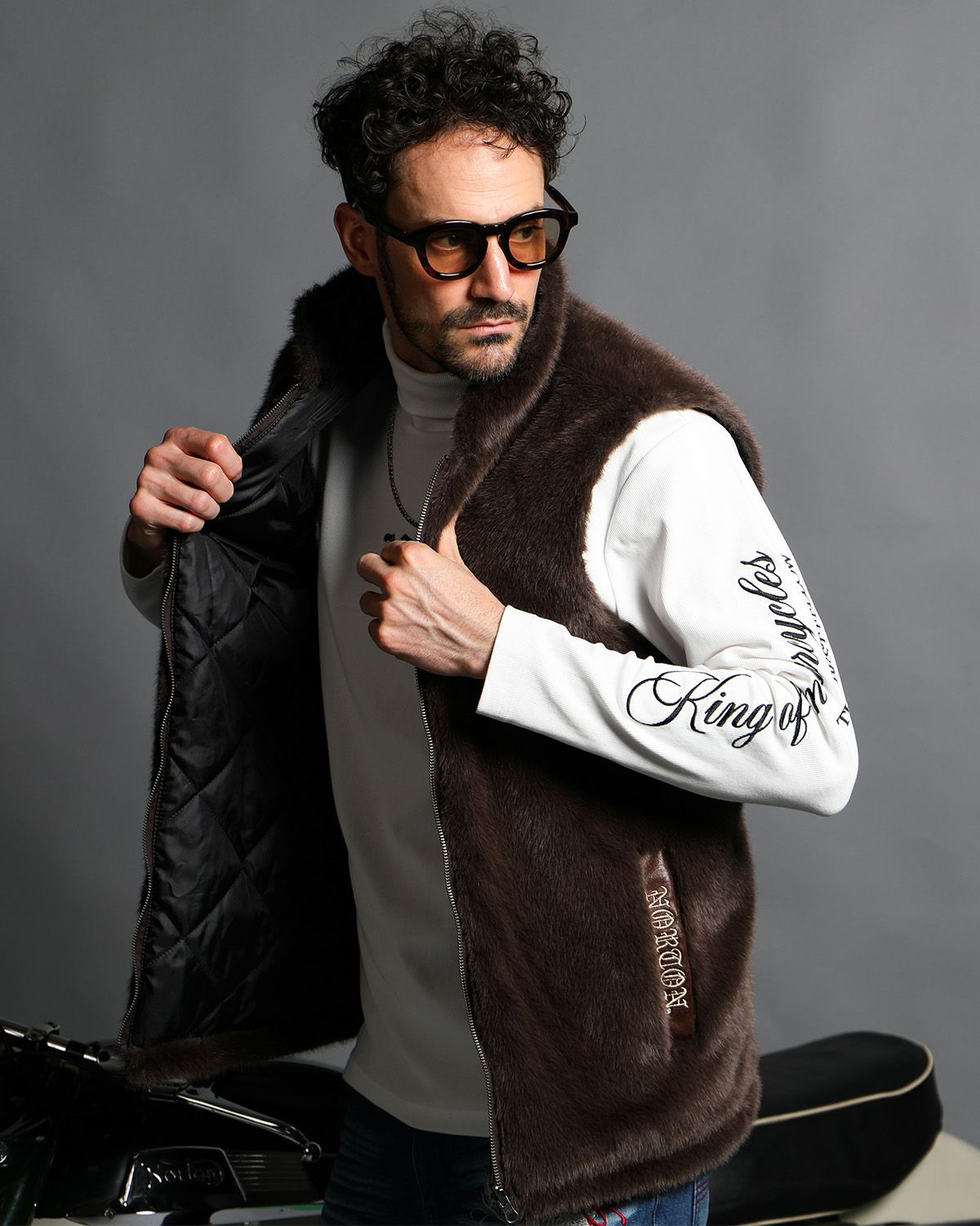 ブラウン:186cm(XLサイズ着用) ベストVer