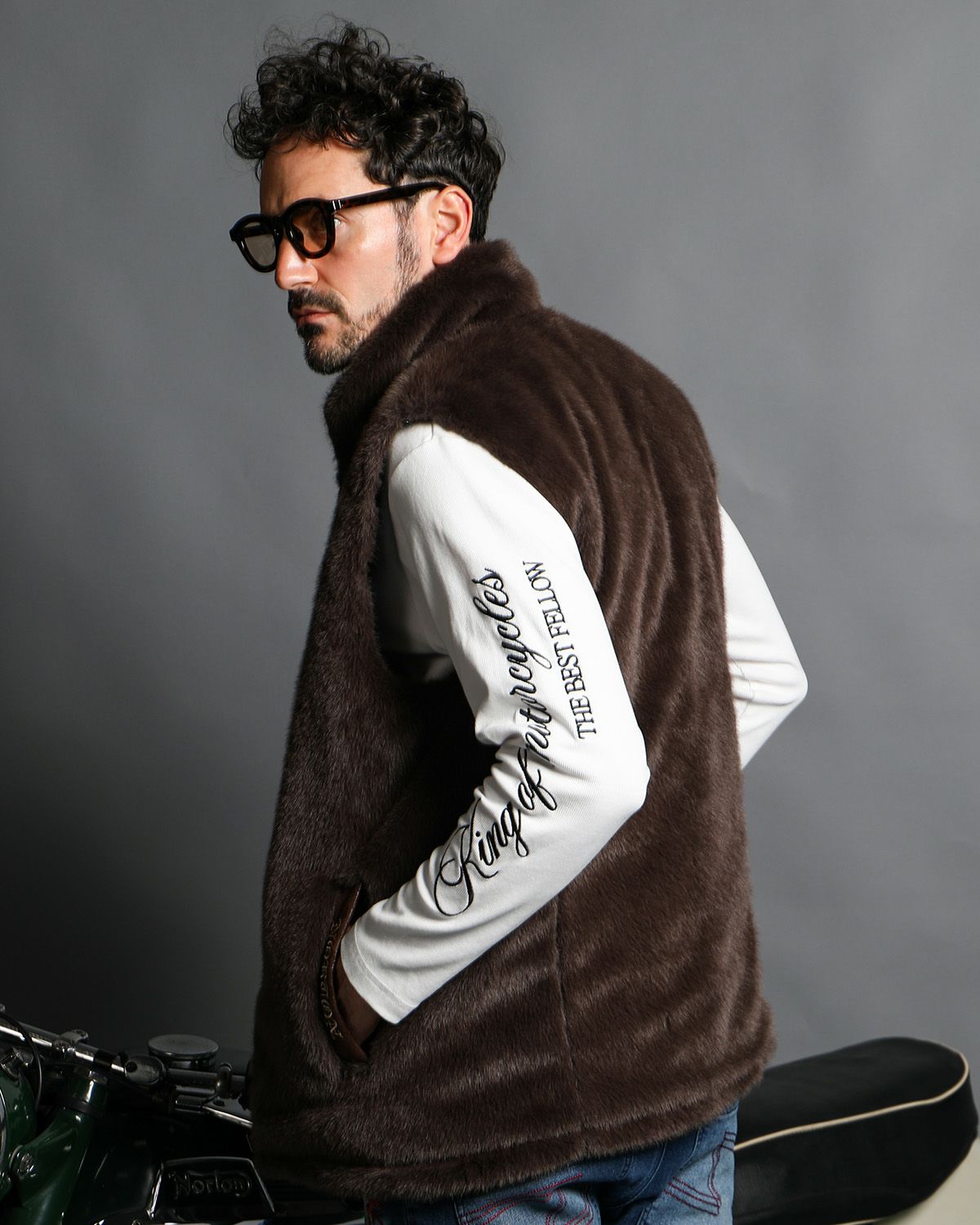 ブラウン:186cm(XLサイズ着用) ベストVer