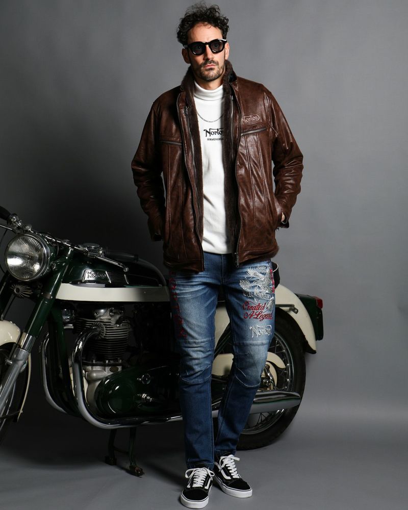 ブラウン:186cm(XLサイズ着用) 