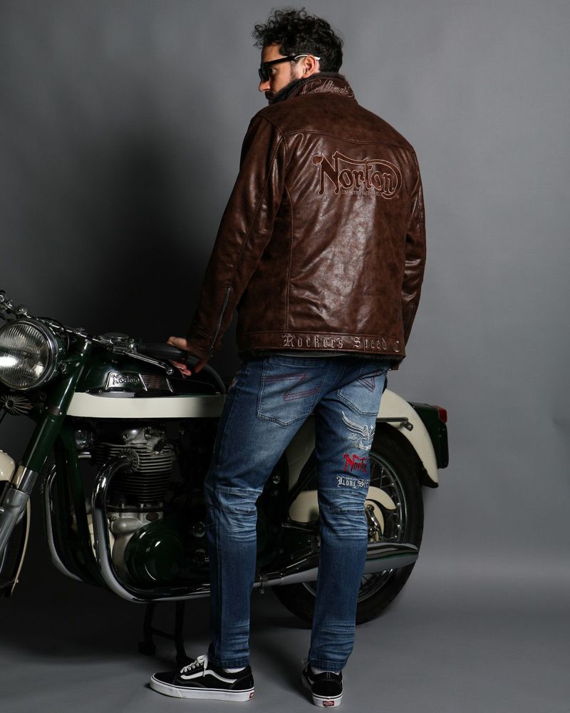 ブラウン:186cm(XLサイズ着用) 