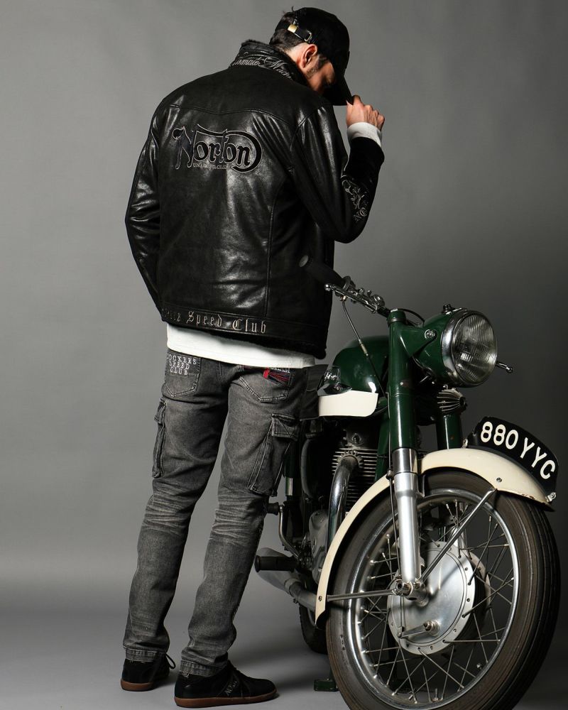 ブラック:186cm(XLサイズ着用)