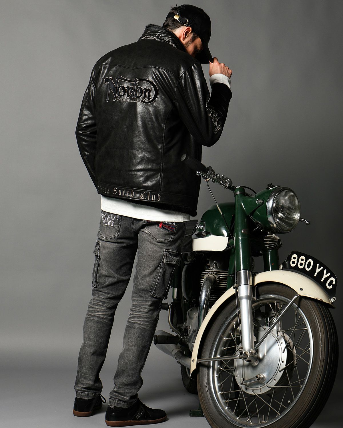 ブラック:186cm(XLサイズ着用)